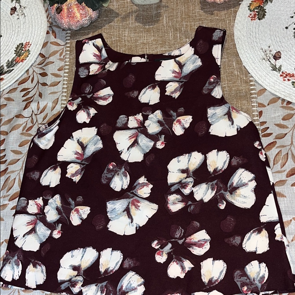 Bobeau Burgundy and White Floral Top sz Small EUC